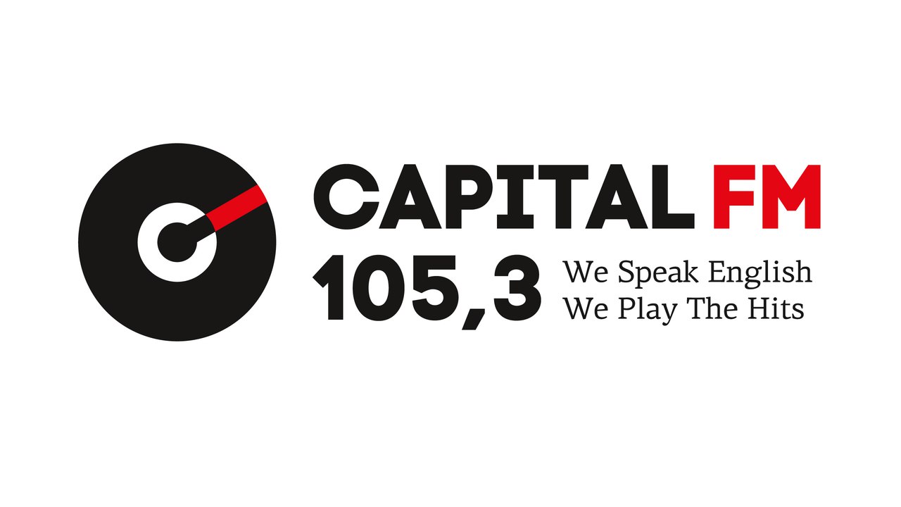 На фото - логотип и позывные радио Capital FM