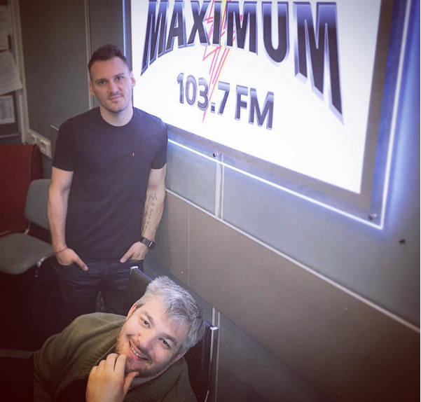 На фото - ведущие нового утреннего шоу на радио Максимум Макс Пешков и Евгений Рыбов