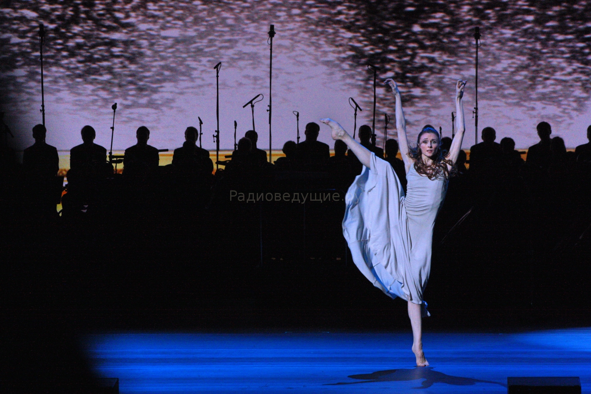 На фото - балерина Светлана Захарова на сцене Большого театра