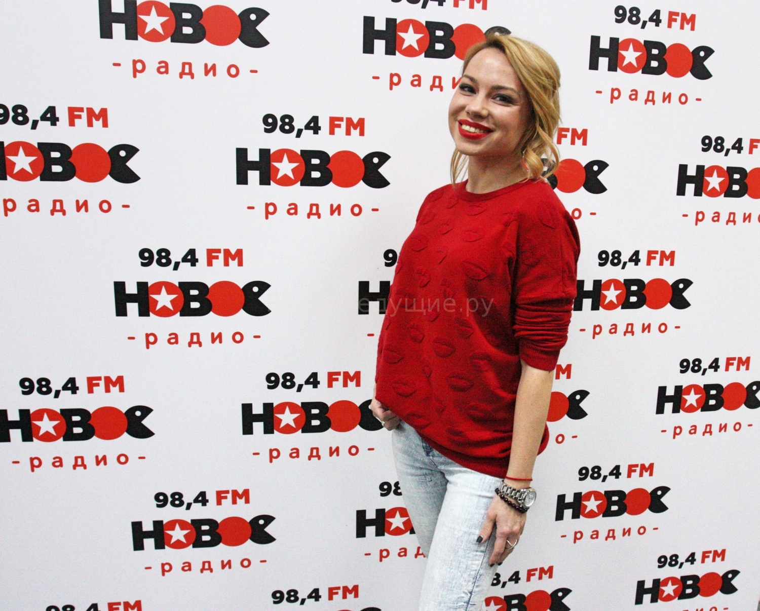 На фото - утренняя радиоведущая Нового Радио Алиса Селезнева