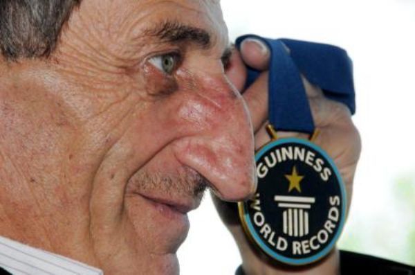 Самый длинный нос в мире официально в книге рекордов Гиннесса